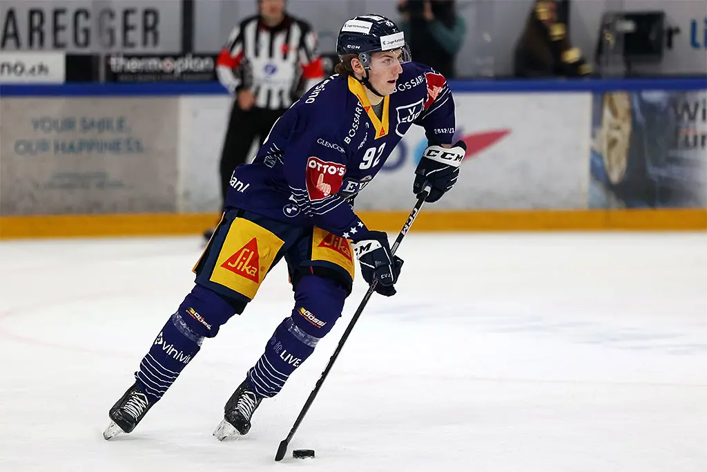 Tim Muggli (r.) gibt auch neben dem Platz Vollgas. Foto: Patrick Straub/freshfocus